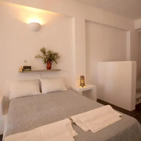 Lejlighed With 2 Bedrooms In With Wonderful Sea View Furnished Balcony And Wifi Páros